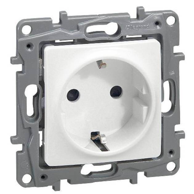 Niloé 2P+F csatlakozóaljzat (csavaros), fehér 