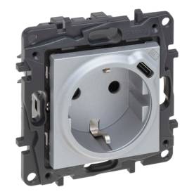 Niloé Step 2P+F kombinált csatlakozóaljzat + USB-C, (rugós), biztonsági zsaluval