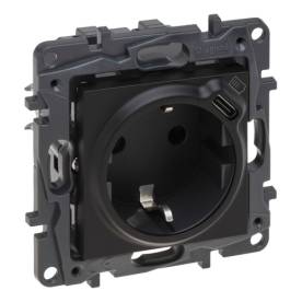 Niloé Step 2P+F kombinált csatlakozóaljzat + USB-C, (rugós), biztonsági zsaluval