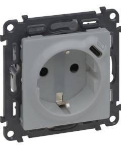 Valena Life 2P+F csatlakozóaljzat + USB-C töltőaljzat 1,5A-5V-7,5W, körmös/csava