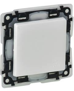 Valena Life kétpólusú kapcsoló 10 AX IP44 fehér